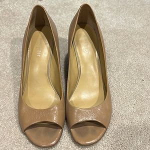 Tan wedges Nine West. Open toe
